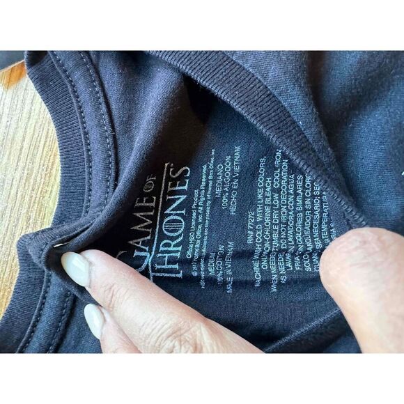 NWT Game Of Thrones Black Short Sleeve Graphic Tee Text Unisex Medium - Picture 2 of 4